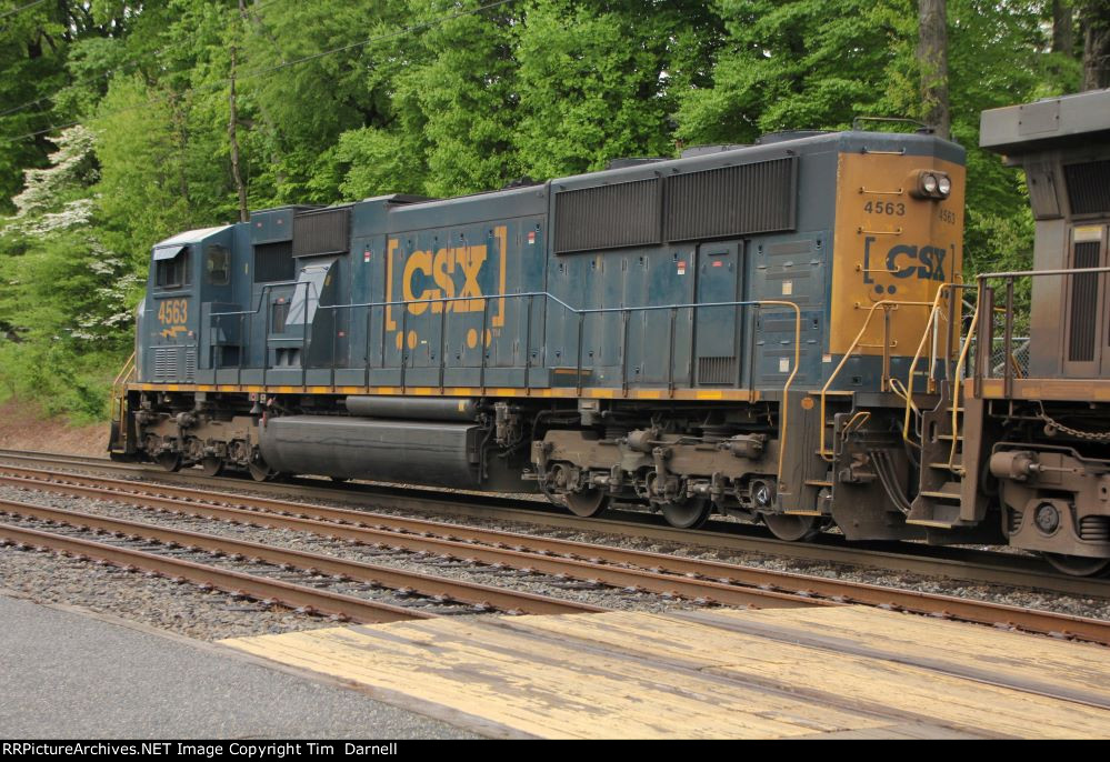 CSX 4563 on X404